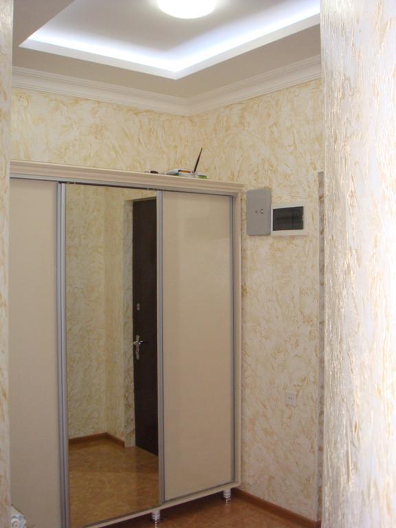 Nino Apartment On Pirosmani Batumi Habitación foto